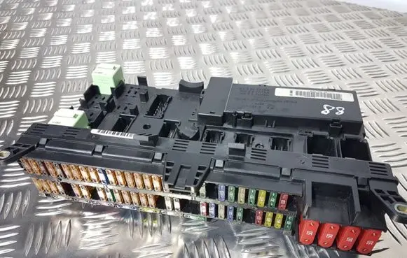 BMW X5 E53 Fuse module 8380409 8380407