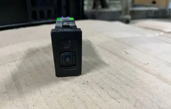 Volkswagen PASSAT B5.5 Seat heating switch 3B0963563C