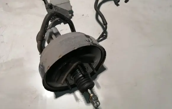 Mitsubishi Grandis Brake booster