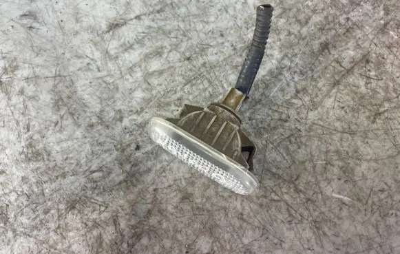 Nissan Navara D40 Front fender indicator light