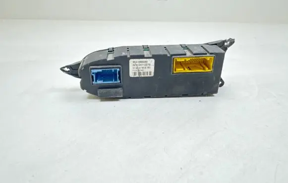 Peugeot 607 Door control unit/module 501135110070 71524161 9641086480