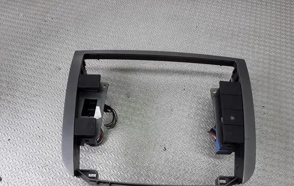 Opel Omega B2 Radio/GPS head unit trim 24413313