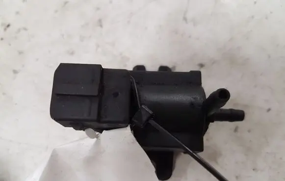 Opel Astra H Vacuum valve 72244800