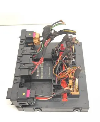 Volkswagen PASSAT B6 Fuse box set 3C0937049AJ F005V00661 H54S2202