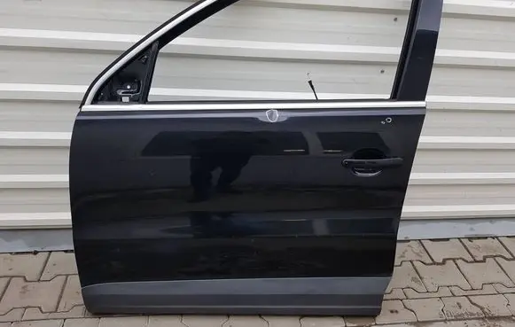 Volkswagen Tiguan Front door 