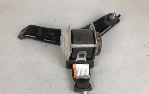 Subaru Outback Middle seatbelt (rear) 
