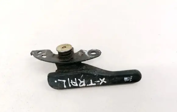 Nissan X-Trail T30 Fuel tank opening switch 