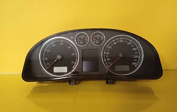 Volkswagen PASSAT B5.5 Speedometer (instrument cluster) 3B0920829
