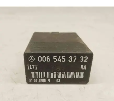 Mercedes-Benz E W124 Fuel pump relay 0065458732 A0065458732