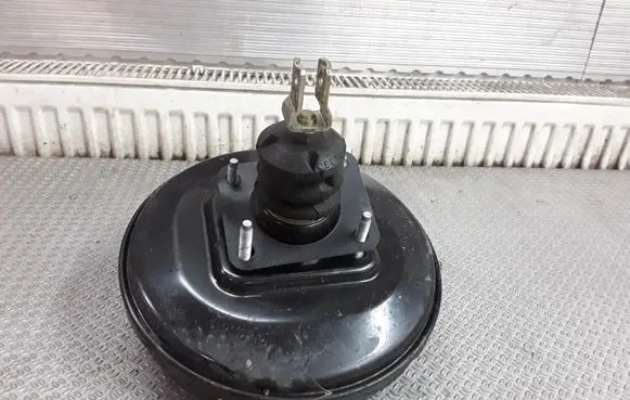 Toyota Yaris Brake booster 472000D010