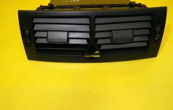 Mercedes-Benz A W169 Dash center air vent grill 16983054