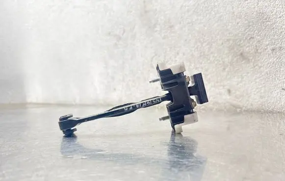 Opel Insignia A Front door check strap stopper 13229021