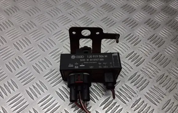 Skoda Fabia Mk2 (5J) Coolant fan relay 1J0919506M