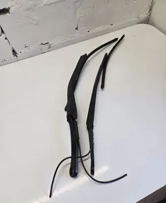 BMW 5 G60 G61 Front wiper blade arm 5A01A89 5A01A91