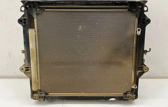 Toyota Hilux VIII Radiator set 2640320603