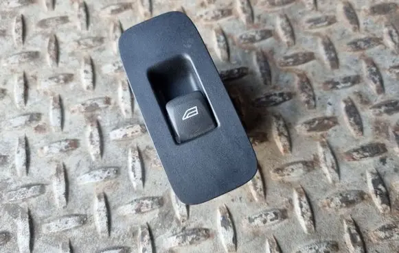 Volvo V40 Electric window control switch 31394840