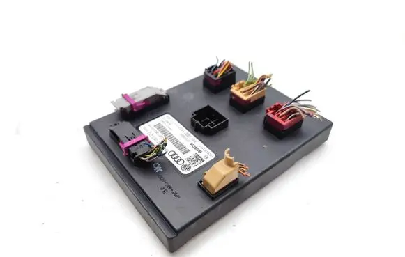 Audi A5 8T 8F Central body control module 8K0907063DG F005V01210