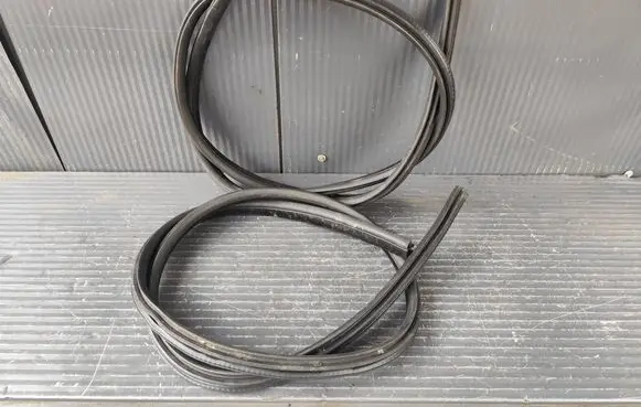 BMW 3 E92 E93 Front door rubber seal BMWE93USZCZELKA