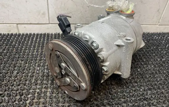 Volvo V60 Air conditioning (A/C) compressor (pump) 31369800