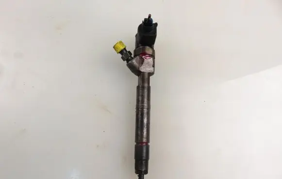 Mercedes-Benz Vito Viano W638 Fuel injector 6130700187 0445110035