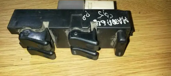 Mazda 626 Electric window control switch