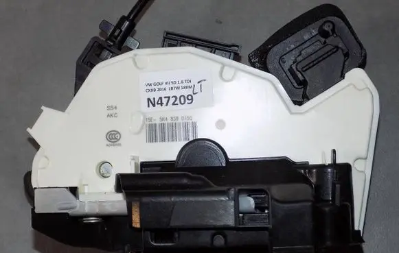 Volkswagen Golf VII Rear door lock 5K4839015Q