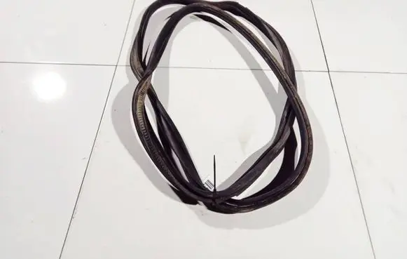 Volvo S40, V40 Rubber seal front coupe door 