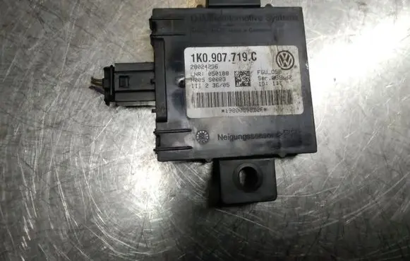 Audi A3 S3 8P Alarm control unit/module 1K0907719C 28024256