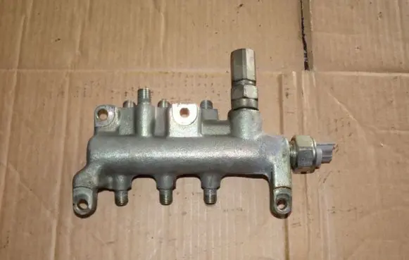 Renault Espace IV Fuel main line pipe