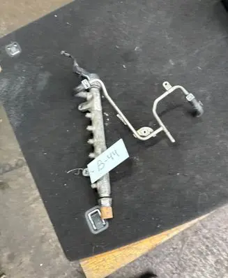 Volkswagen PASSAT CC Fuel main line pipe 03L130089