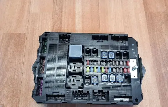 Jaguar XF X250 Fuse module BX2314B476AA 7370030730 WK0222