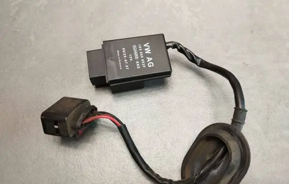 Volkswagen Polo VI Fuel injection pump control unit/module 1K0906093F 09250707