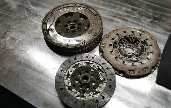 Volvo S40, V40 Clutch set kit 8200253278 8200279195 8200188964
