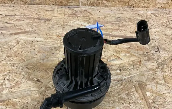 BMW 5 E60 E61 Secondary air pump 72812402 7514953
