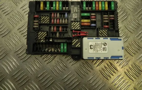 BMW 5 G30 G31 Fuse box set 8713127 G4387
