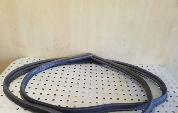 Nissan Qashqai Trunk rubber seal (body) 