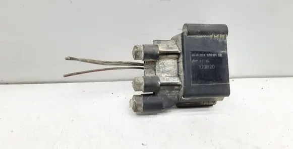 Mercedes-Benz E W212 Air suspension valve block A2513200158