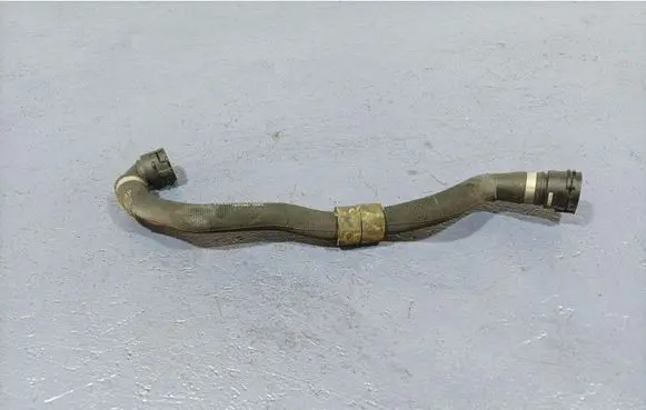 Mercedes-Benz AMG GT R190 C190 Engine coolant pipe/hose A2905014400