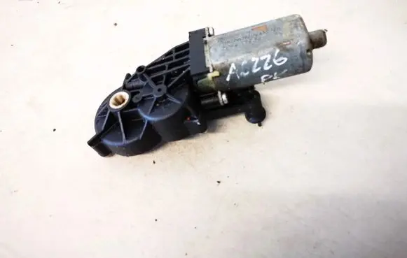 Mercedes-Benz R W251 Seat adjustment motor 0390203211 82059113-4