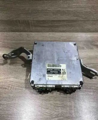 Toyota Avensis T220 Engine control unit/module ECU 8966105410