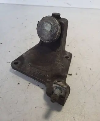 BMW 5 E39 Engine mounting bracket 6751226