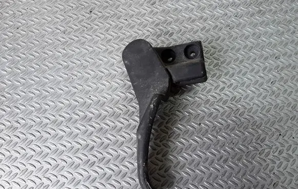 Volkswagen PASSAT B5 Engine bonnet (hood) release handle 3B1823533