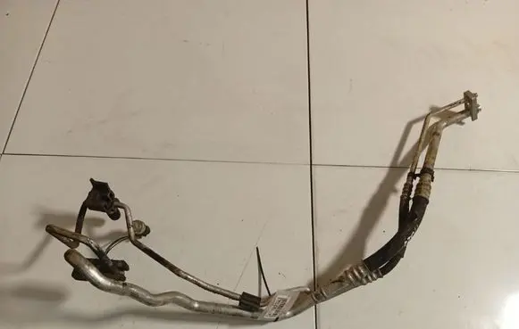 Opel Corsa D Air conditioning (A/C) pipe/hose 13203336