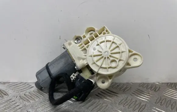Mercedes-Benz E W211 Front door window regulator motor A2118203042 0130821971