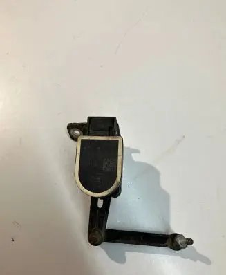 Headlight/headlamp level sensor