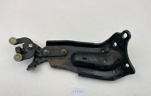 Seat Alhambra (Mk2) Sliding door lower roller guide/hinge 7N0843398D