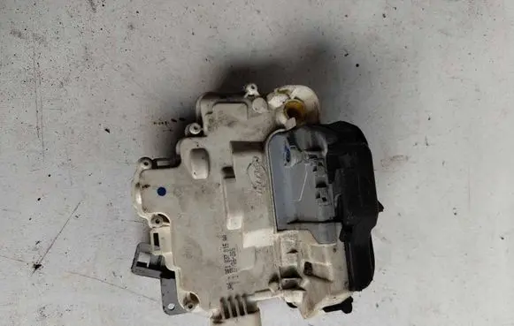Audi A4 S4 B7 8E 8H Front door lock 8E1837015AA