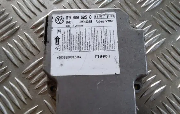 Volkswagen Touran I Airbag control unit/module 1T0909605C 5WK43518