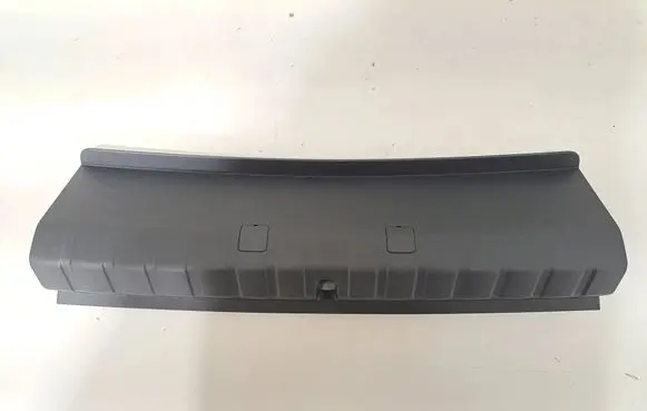 Trunk/boot sill cover protection