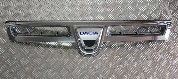 Dacia Duster Front bumper upper radiator grill 62070003R